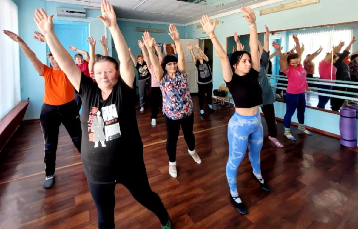 В посёлке Угловка пенсионеров приглашают на танцевальный фитнес