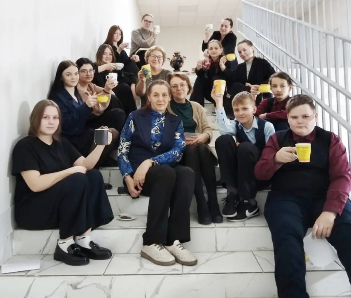 Книга, чай и здоровье встретились на одной ступеньке в Парфинской школе