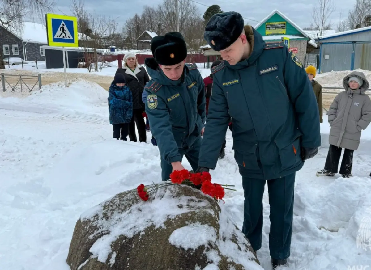 Сегодня в Мошенском вспоминают героя-земляка Виктора Иванова
