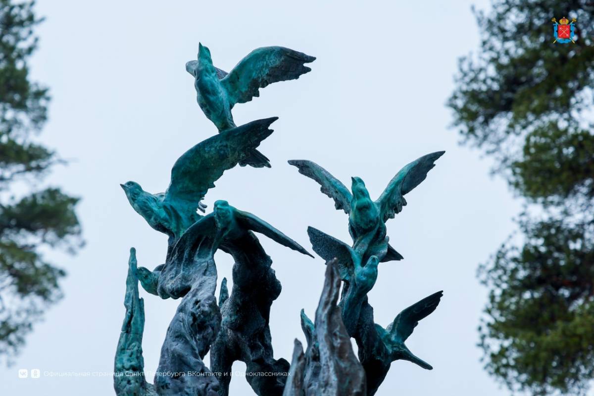 В Санкт-Петербурге открыли памятник врачам и пациентам, погибшим от коронавируса