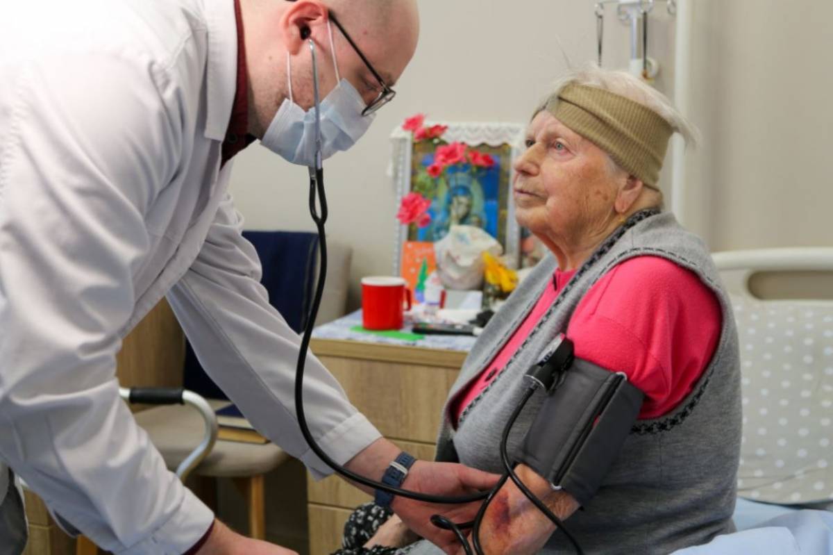 Жители новгородского Дома социальной заботы прошли диспансеризацию