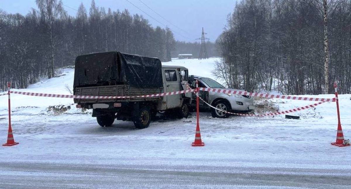В Валдае китайский внедорожник занесло на встречную полосу