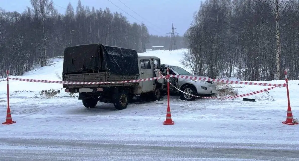 В Валдае китайский внедорожник занесло на встречную полосу