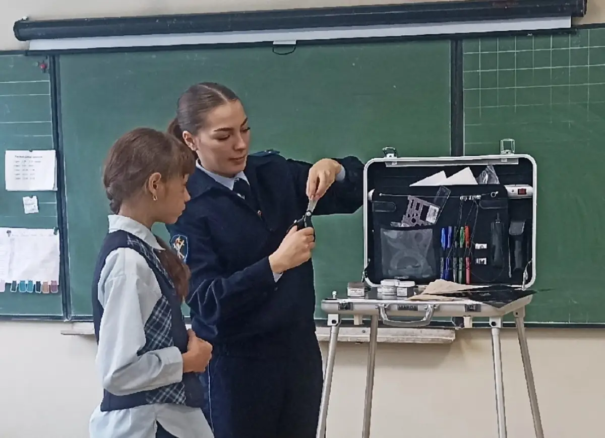 Парфинские школьники познакомились с профессией следователя