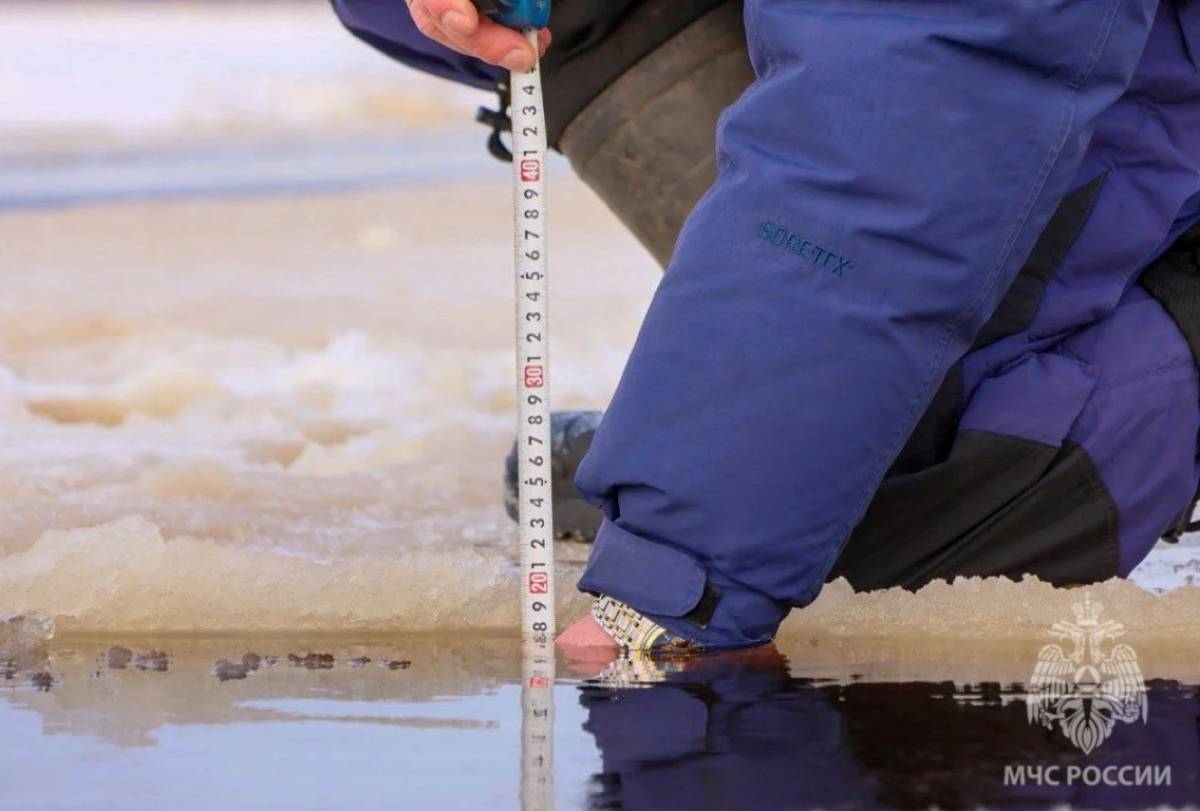 В Хвойнинском и Боровичском округах запретили выходить на лёд