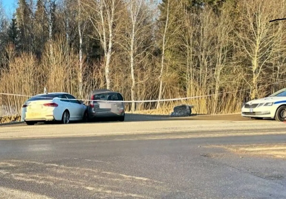 В Чудовском округе пожилая автоледи на «Ладе Калине» не уступила дорогу иномарке
