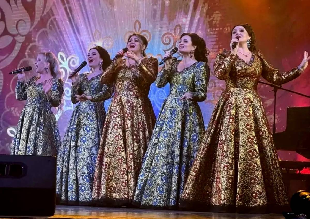 Новгородскому ансамблю «Сорока» подарили в Карелии особенную картину