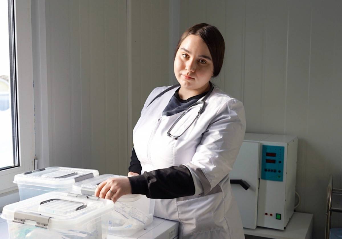 Молодой фельдшер Юлия Пикалёва работает в деревне Зайцево Крестецкого округа