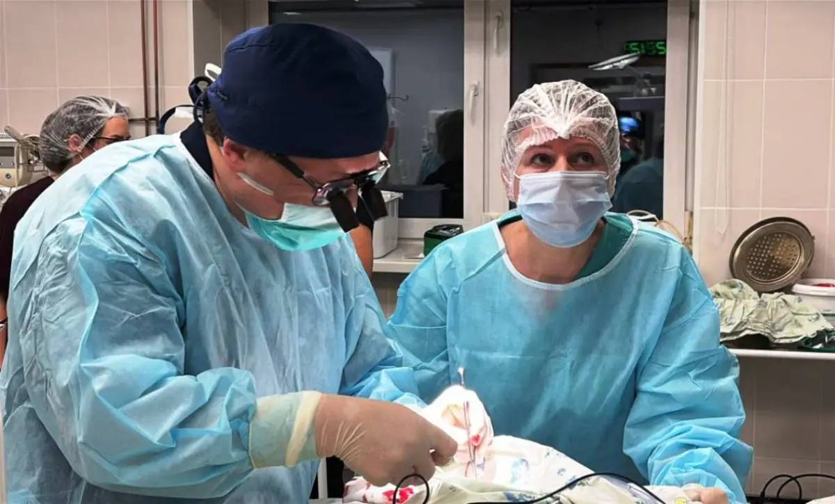 Врачи двух регионов спасают новорожденного мальчика из Великого Новгорода