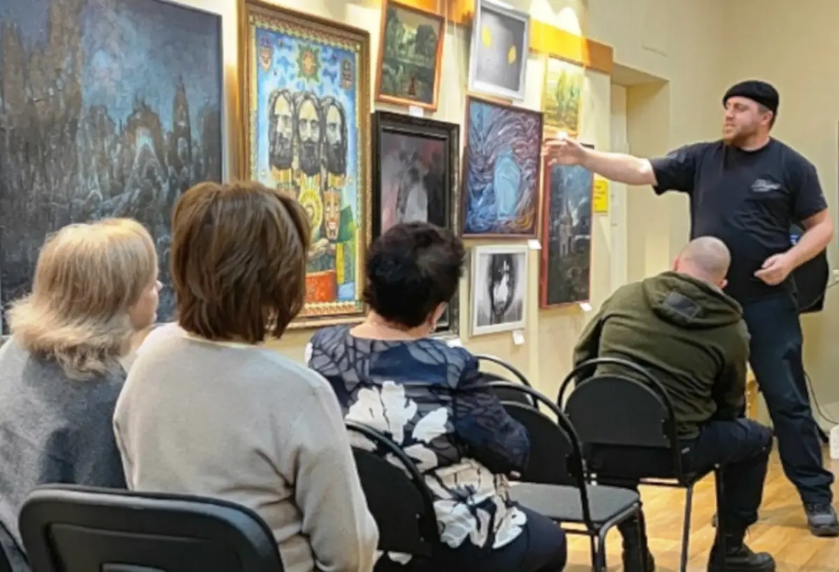 Новгородские художники пригласили жителей Окуловки разглядеть «Скрытую тропу»