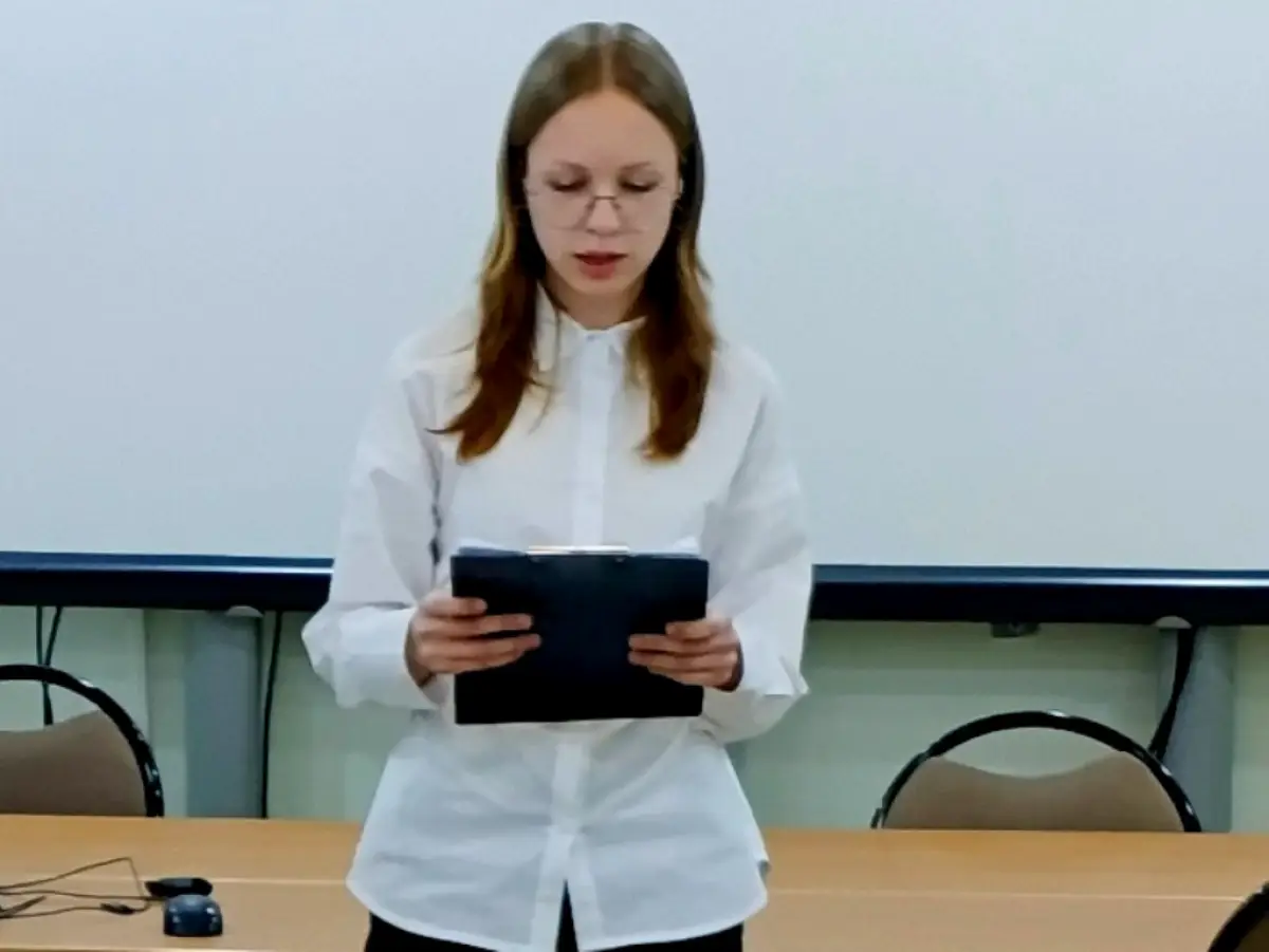 Парфинская школьница стала хранительницей истории своей семьи