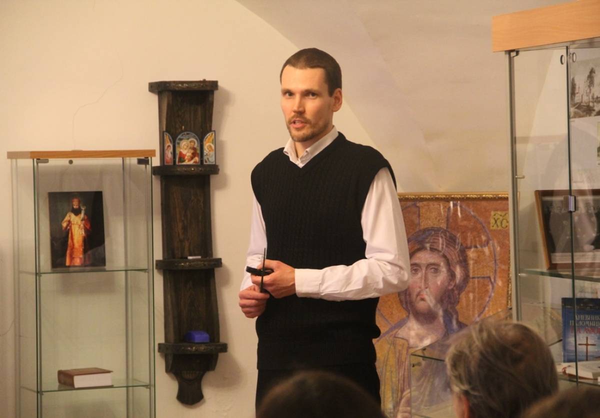 Лекцию прочитает аспирант Санкт-Петербургского Института истории РАН Евгений Заровнятных. Фото автора.