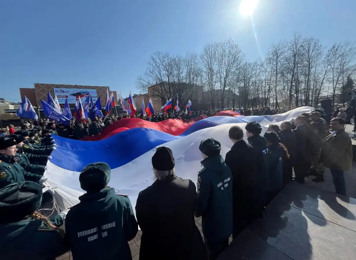 Новгородцы отметили День воссоединения Крыма с Россией