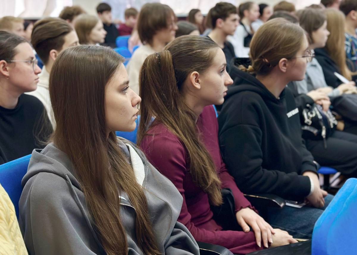 50 новгородских одиннадцатиклассников прошли интенсив «Будущий врач»