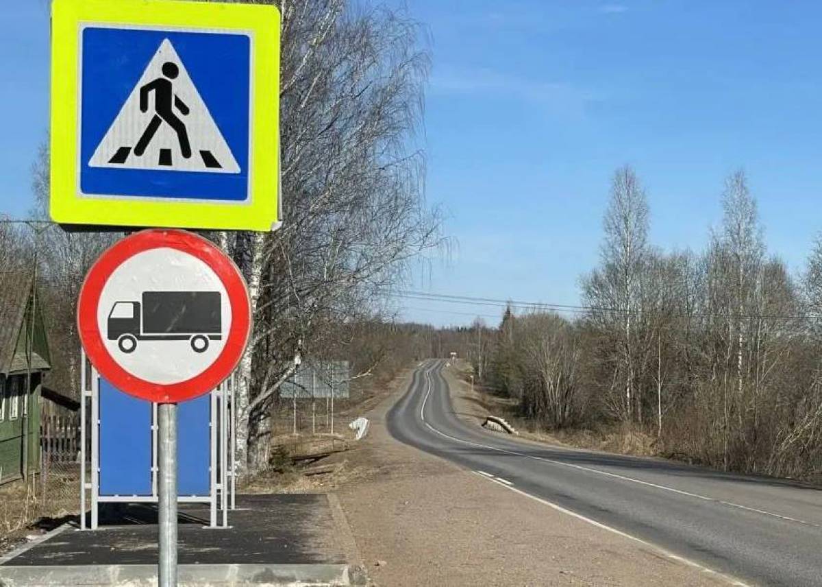 На просушку: грузовикам ограничен проезд по 11 региональным дорогам Новгородчины
