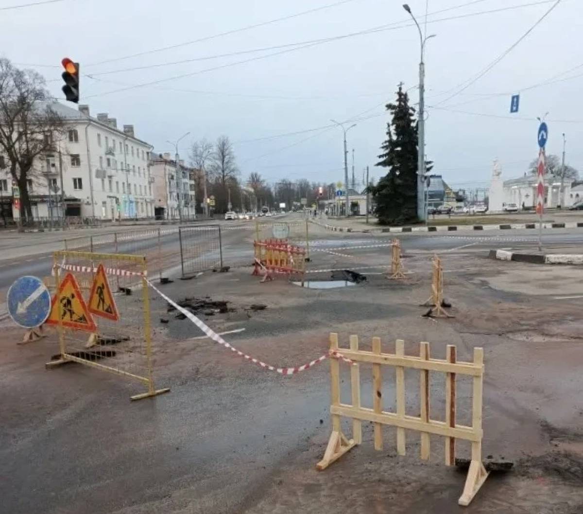 Авария на водопроводе остановила троллейбусы в Великом Новгороде