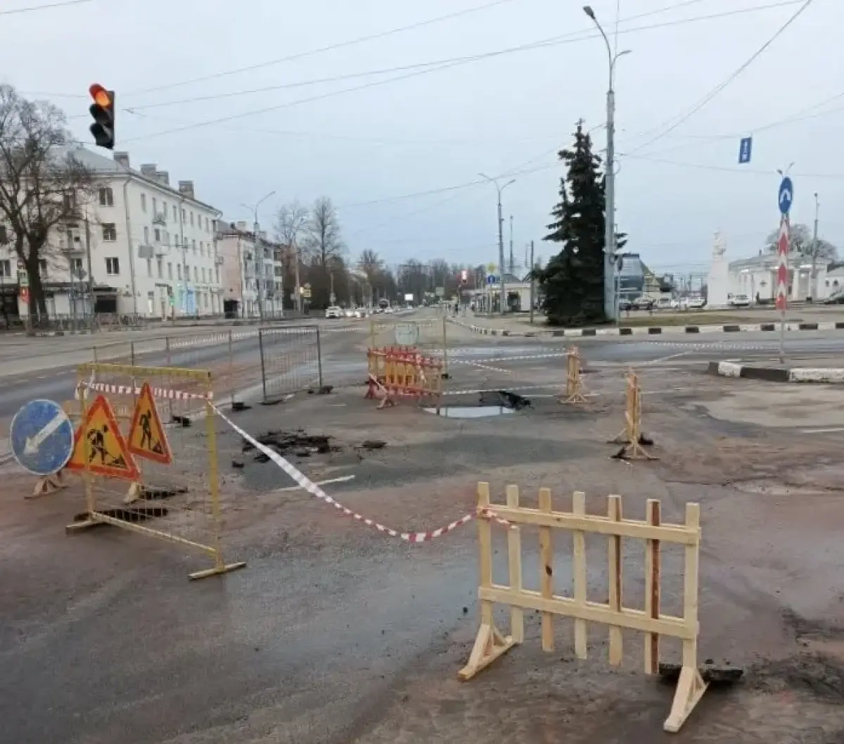 Авария на водопроводе остановила троллейбусы в Великом Новгороде