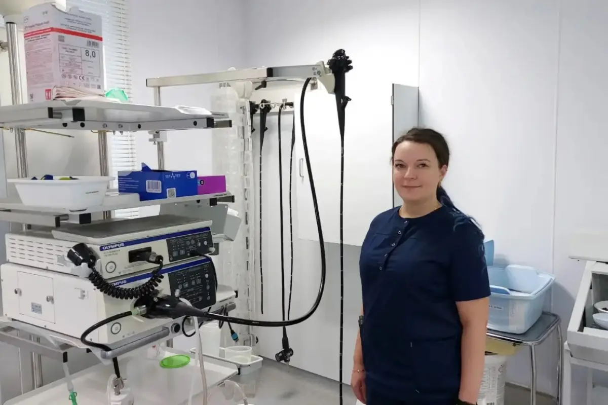Новая сотрудница работает в отделении эндоскопии Новгородского онкодиспансера