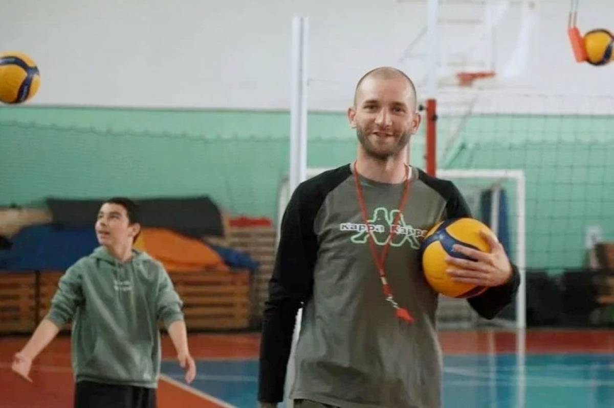 Учитель и тренер Андрей Семёнов из Батецкого округа