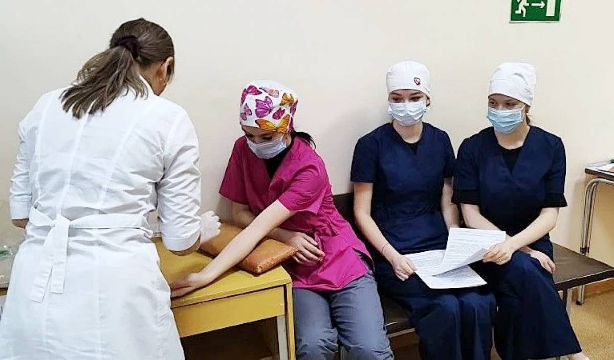 Семь студентов-медиков из Боровичей пополнили регистр доноров костного мозга