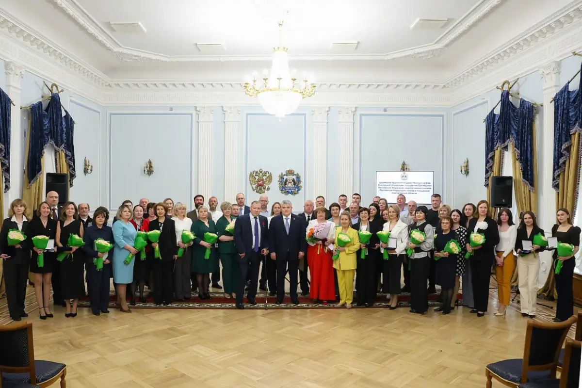 В Новгородской области посмертно наградили орденом погибшего при ликвидации ЧС электромонтёра