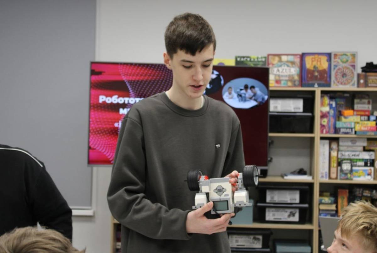 15-летний боровичанин открыл роботехническую мастерскую
