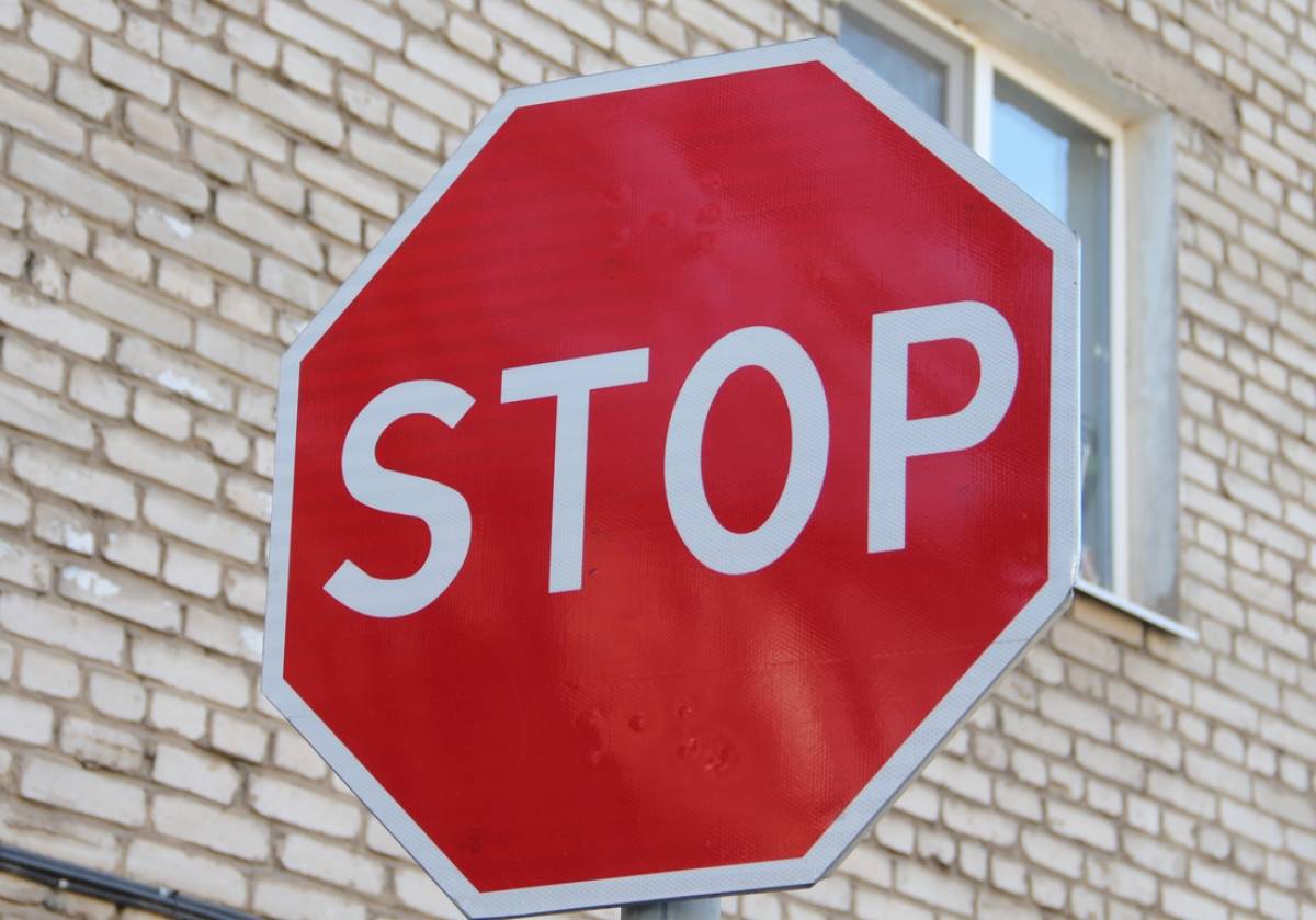 Новгородским водителям напомнили о суровом наказании за взятки на дорогах