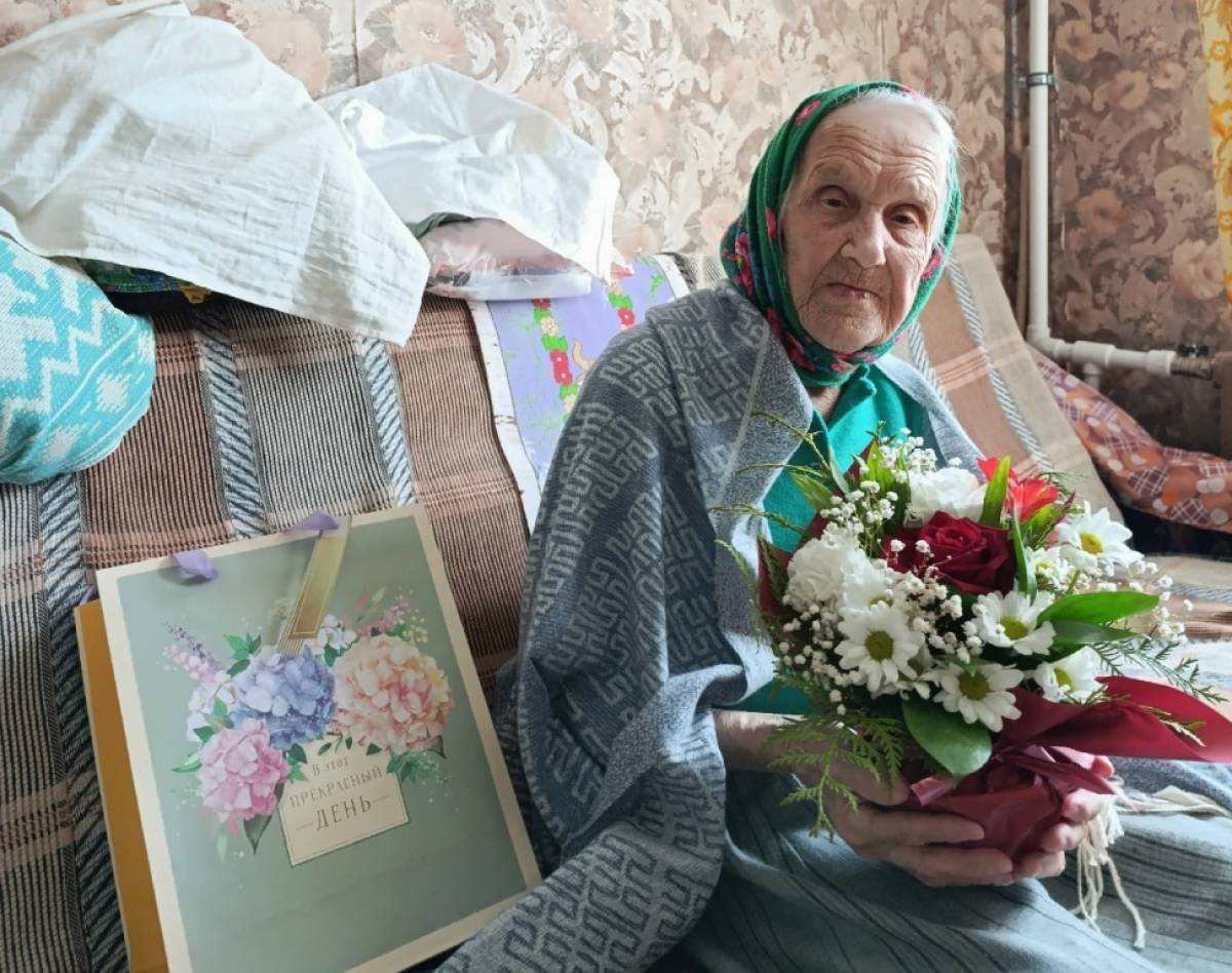 На Валдае поздравляют со столетием ветерана Марию Семёновну Егорову