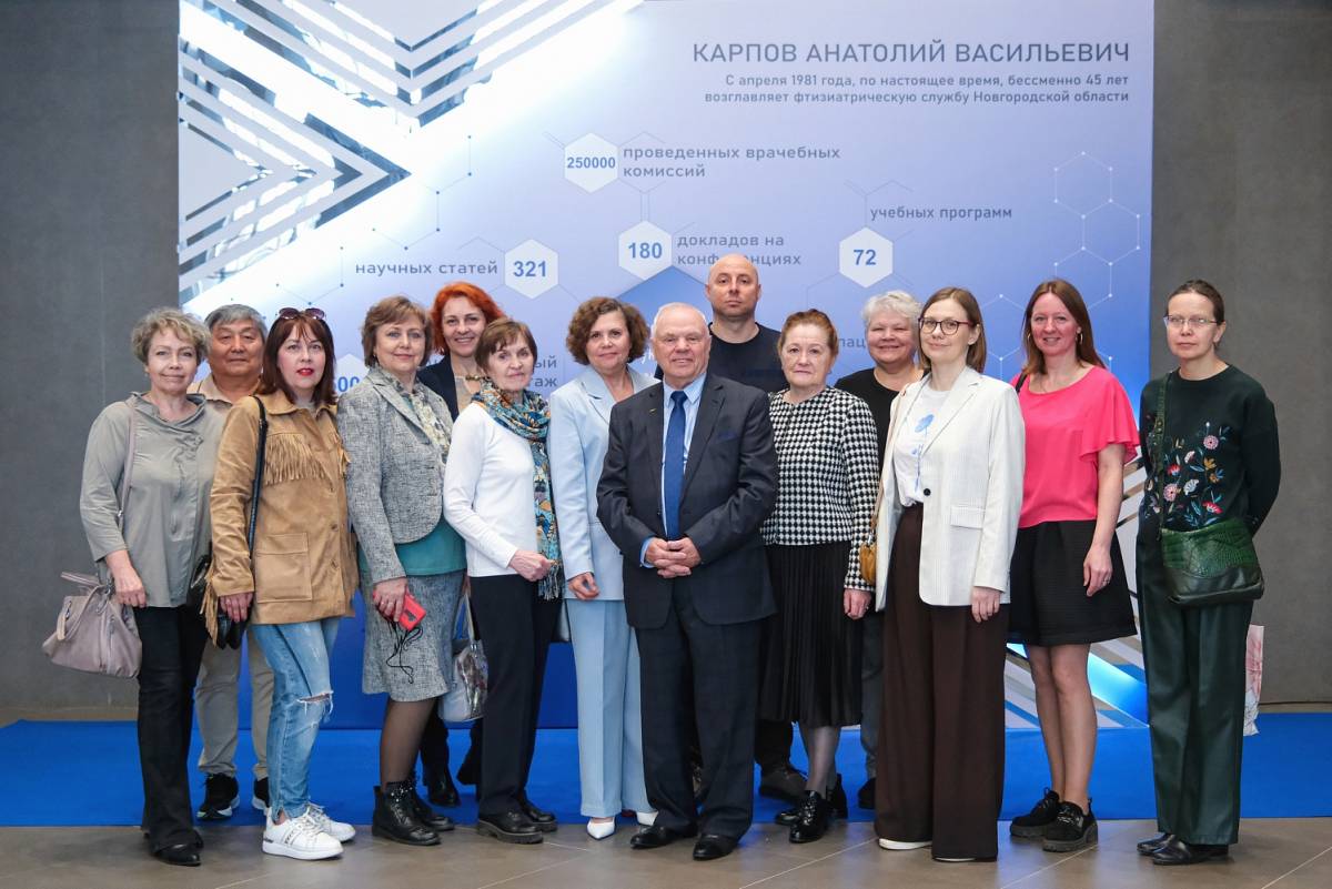 Организатора фтизиатрической службы Новгородчины поздравили с трудовым юбилеем