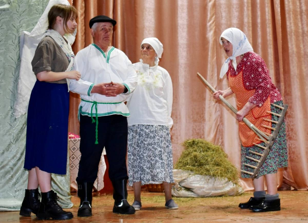 Спектакль волотовской студии о войне посмотрели жители Старорусского округа