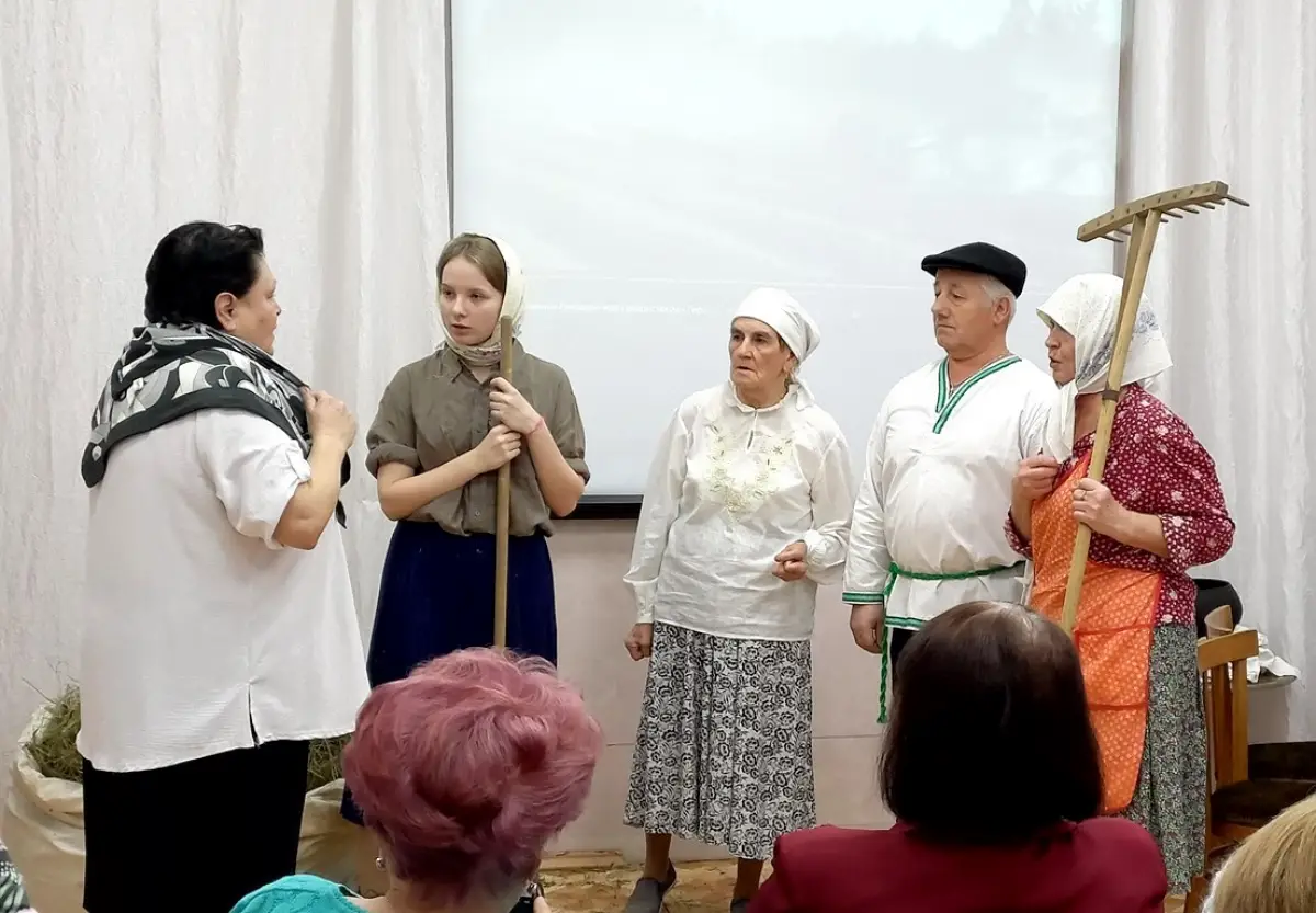 Земляки показали волотовским мамам спектакль о женщинах в годы войны