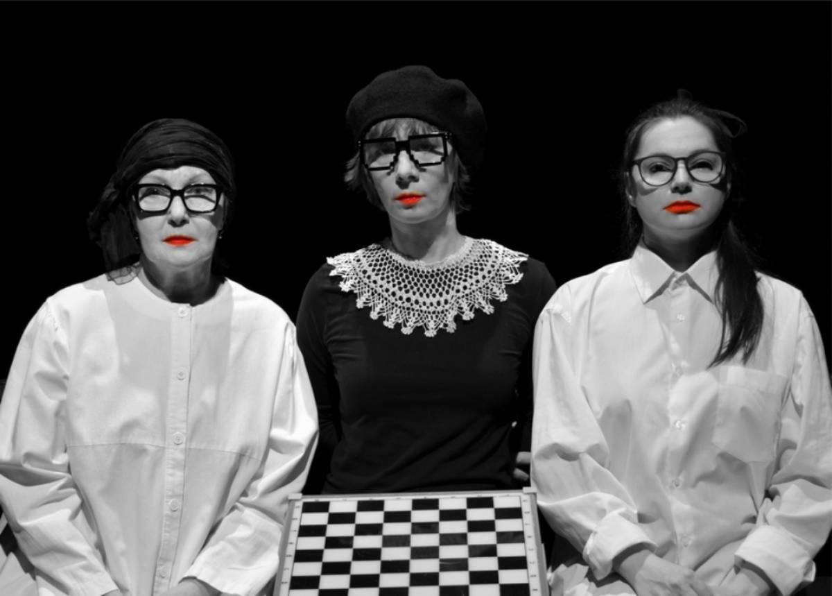 Новгородский театр «Малый» приглашает зрителей в Зазеркалье