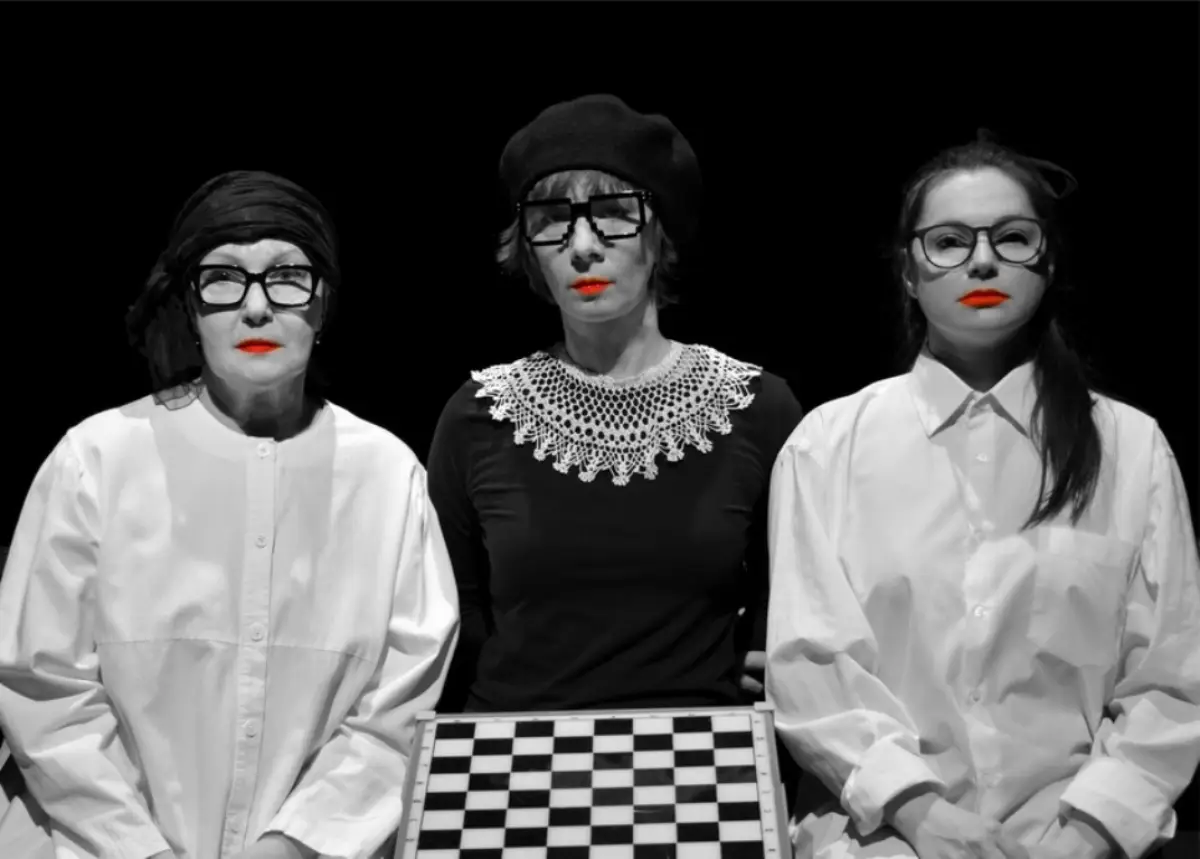 Новгородский театр «Малый» приглашает зрителей в Зазеркалье