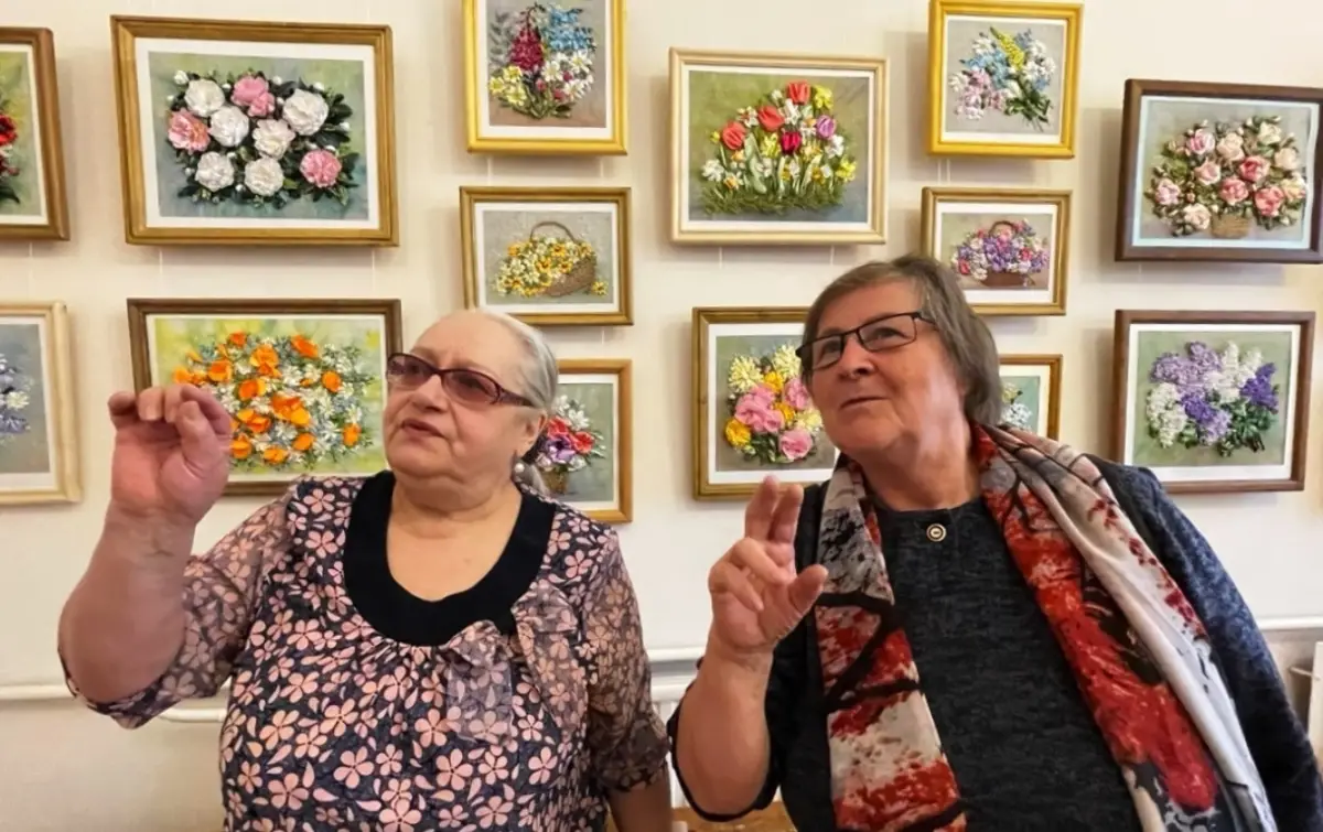 В Валдае открылась выставка работ рукодельницы из Малой Вишеры