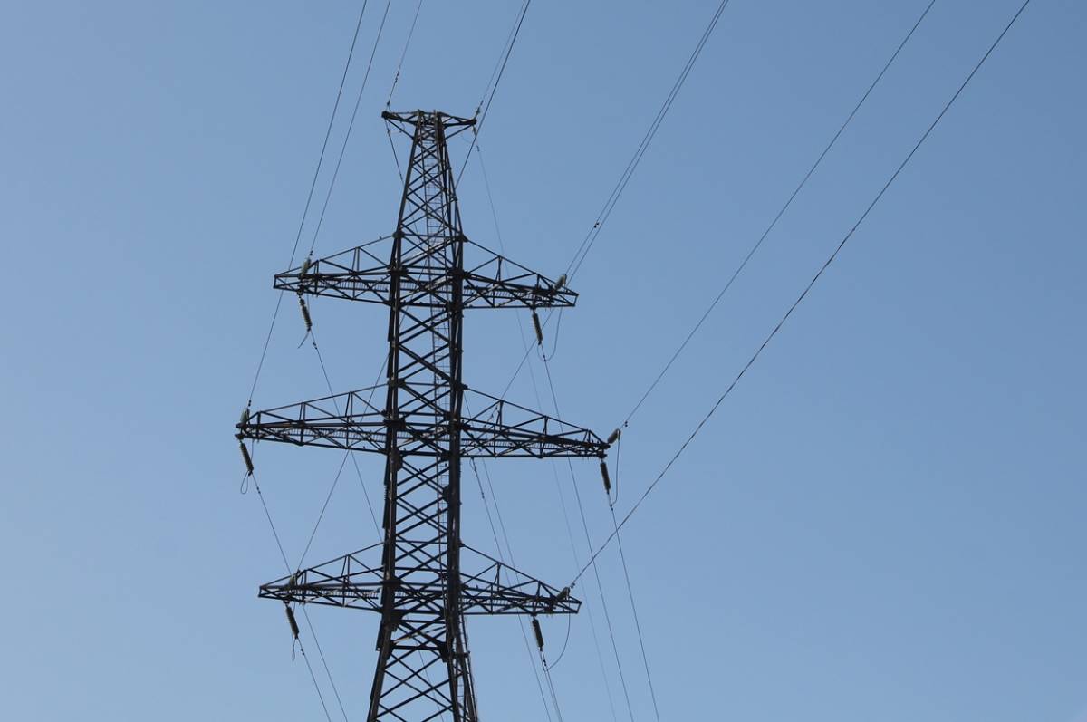 Энергетики продолжают возвращать свет жителям Новгородской области