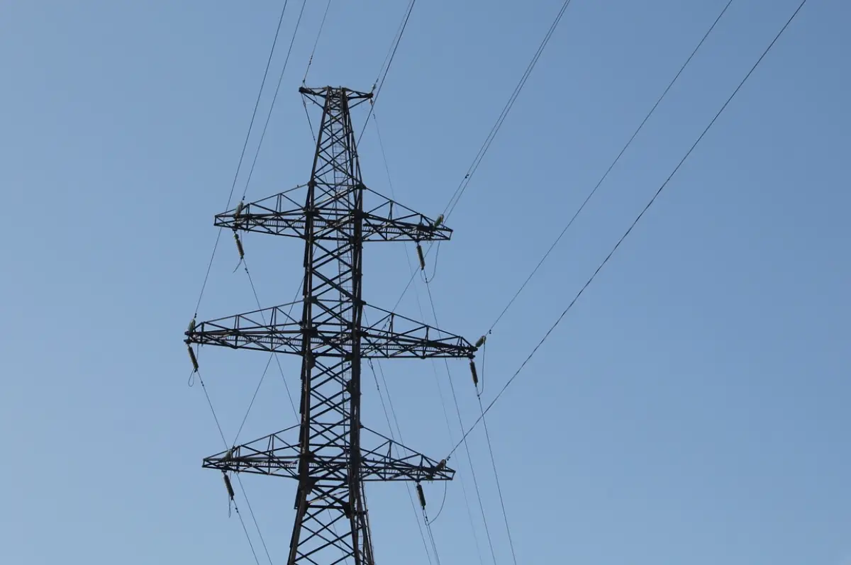 Энергетики продолжают возвращать свет жителям Новгородской области