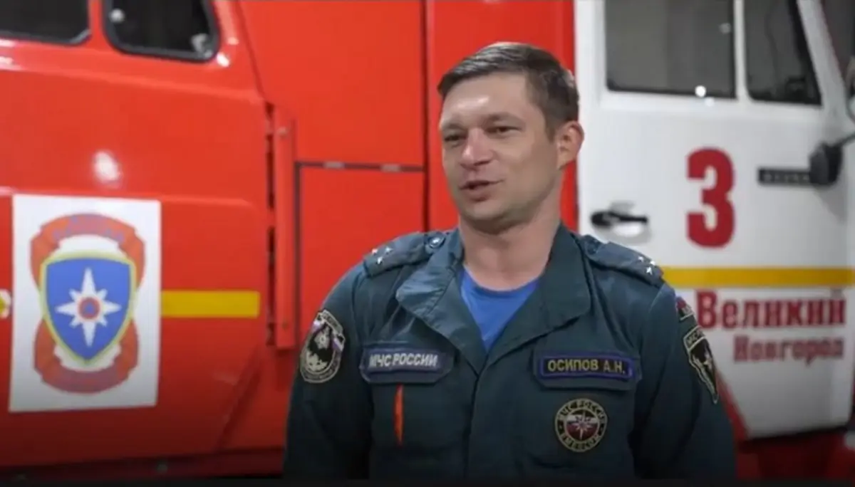 Новгородских пожарных поздравляют с профессиональным праздником