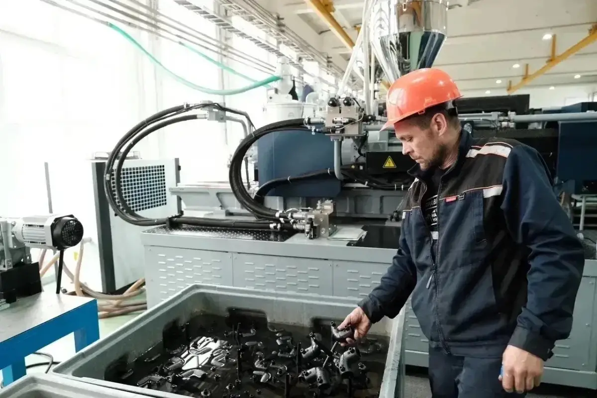 Губернатор Новгородской области поздравил жителей региона с Первомаем