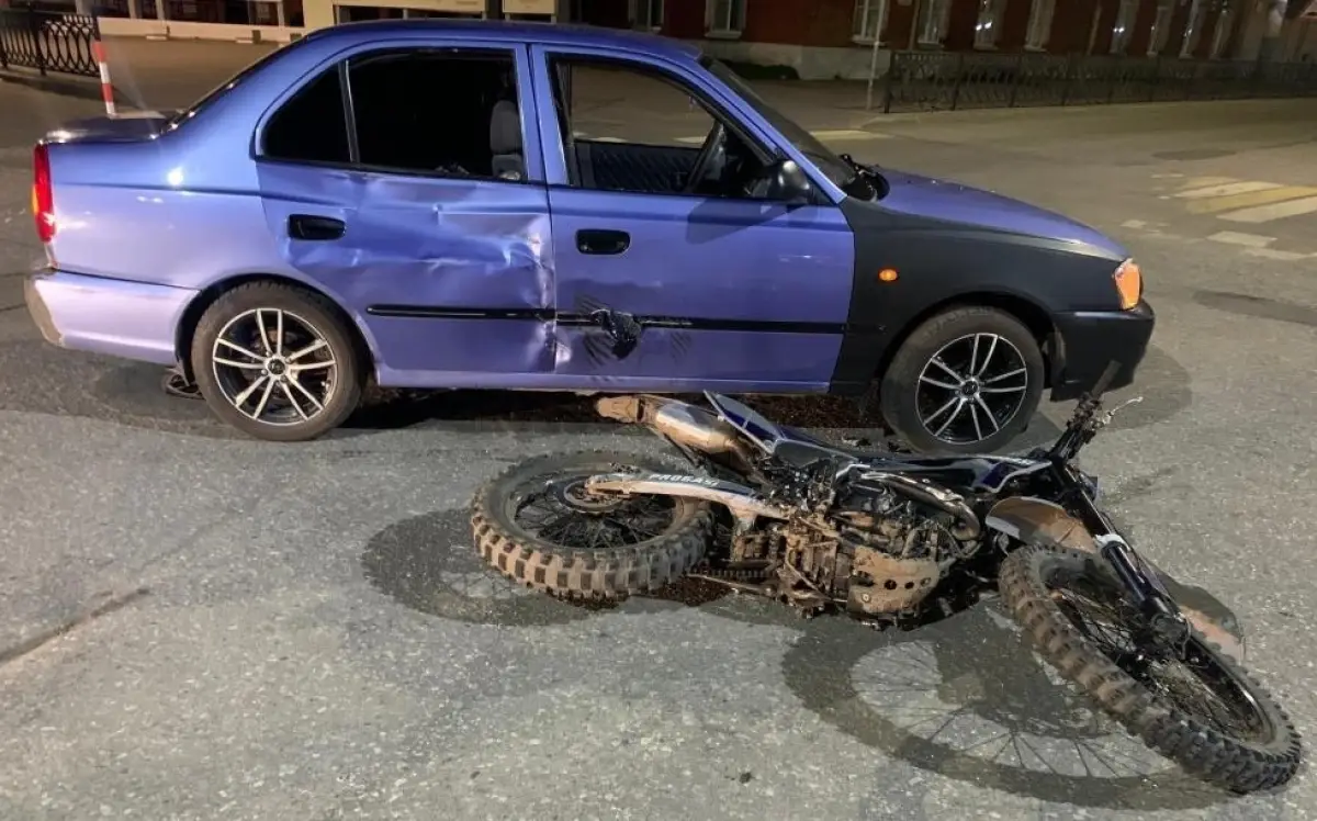В Боровичах юные автомобилист и пассажир мотоцикла травмировались на перекрёстке