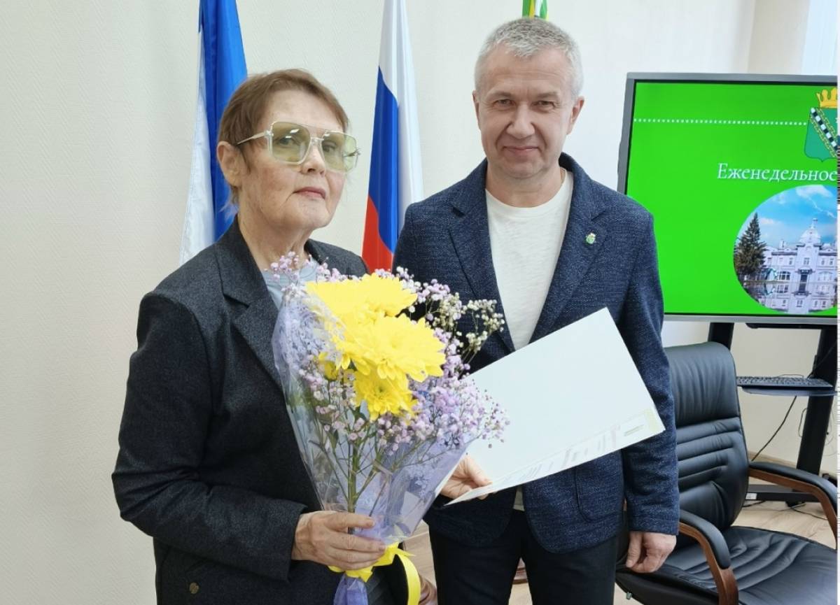 Глава округа вручил Благодарственное письмо ветерану маловишерской журналистики