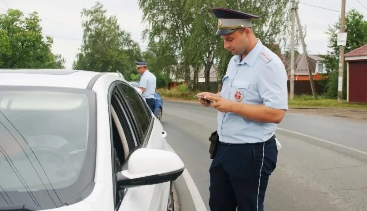 Пьяных водителей без прав и автоледи навеселе задержали на новгородских дорогах