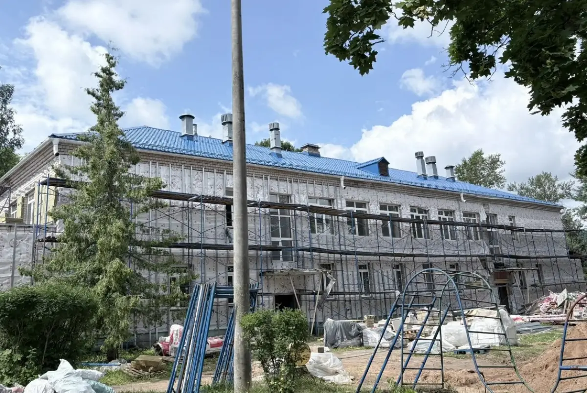 Близится к завершению ремонт детсада-юбиляра в посёлке Крестцы