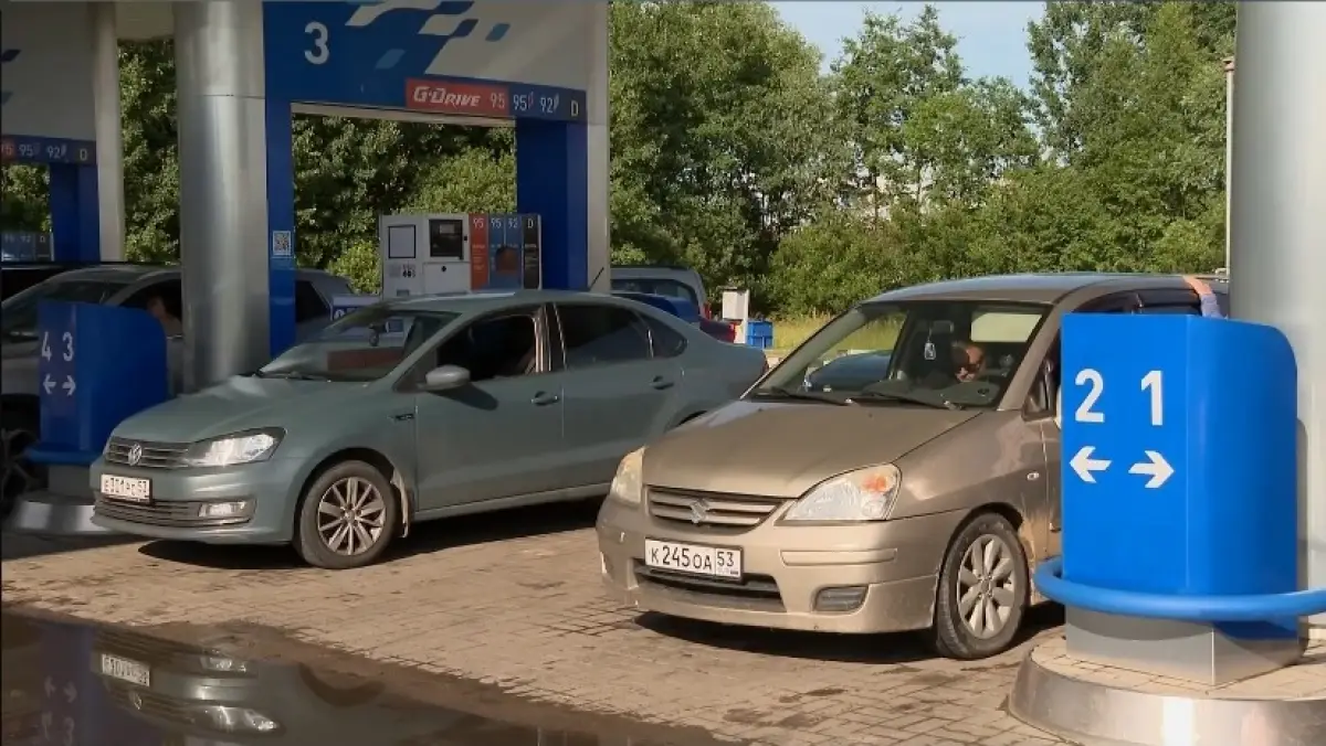 Ажиотаж по поводу топлива в Новгородской области постепенно снижается