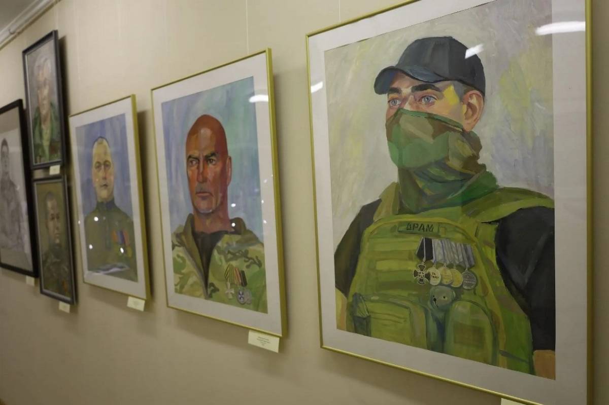 В Великом Новгороде открылась выставка «Гордость России — её сыновья»