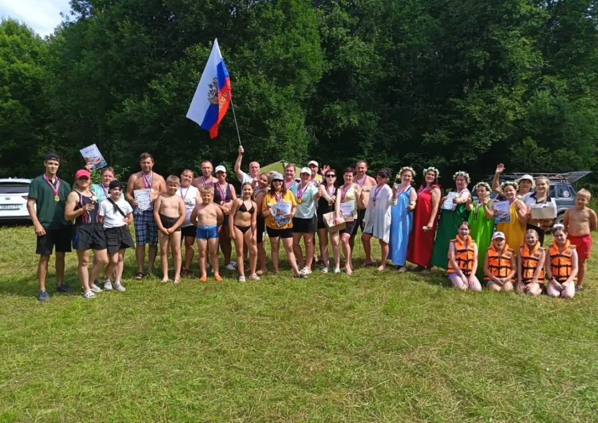 В Хвойнинском округе провели спортивный фестиваль с рыбалкой и катанием на сапах