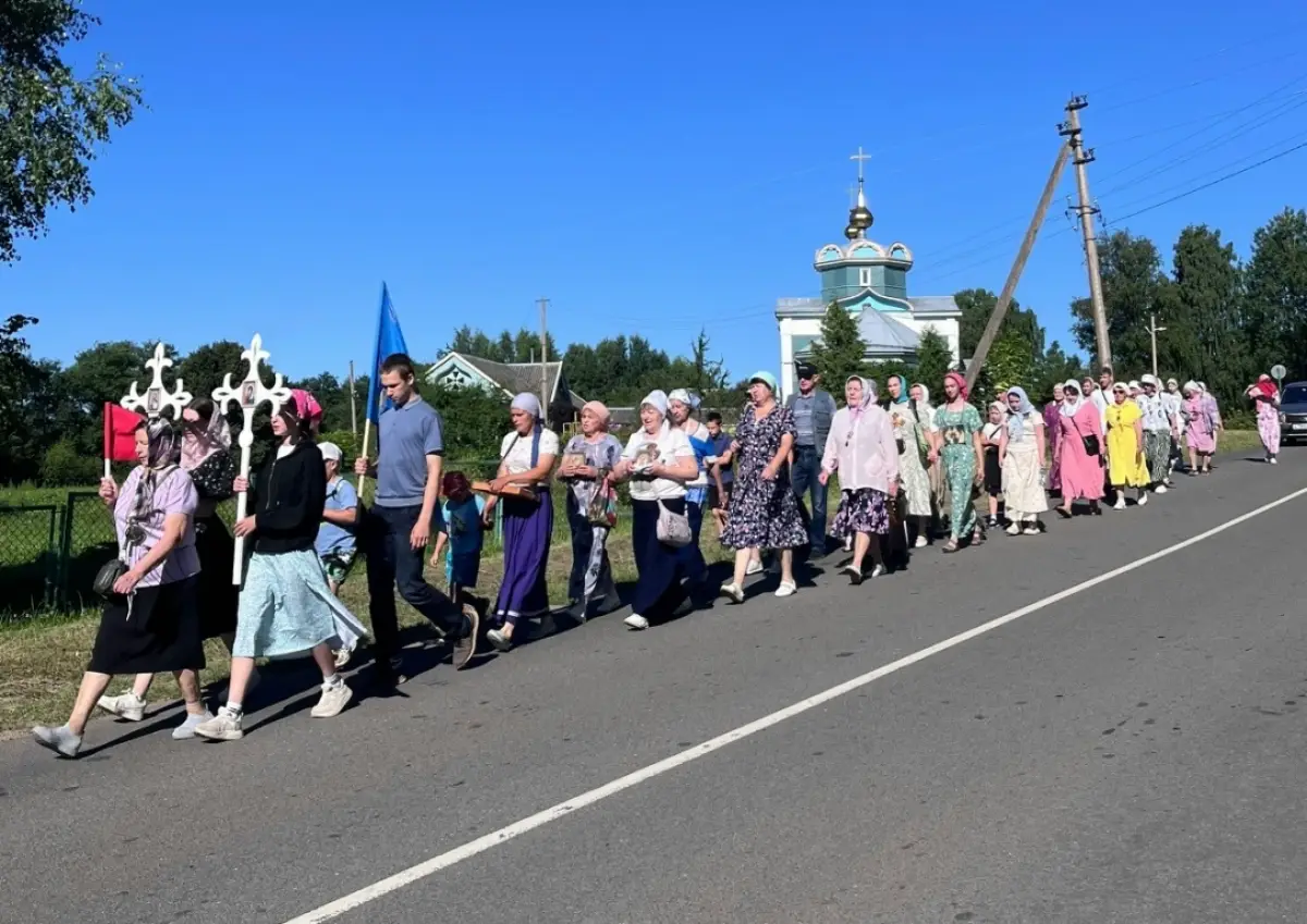 В Демянском округе состоялся крестный ход к поклонному кресту в деревню Ользи