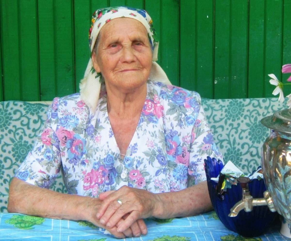 В Волотовском округе поздравляют с 95-летием труженицу тыла Пелагею Зайцеву