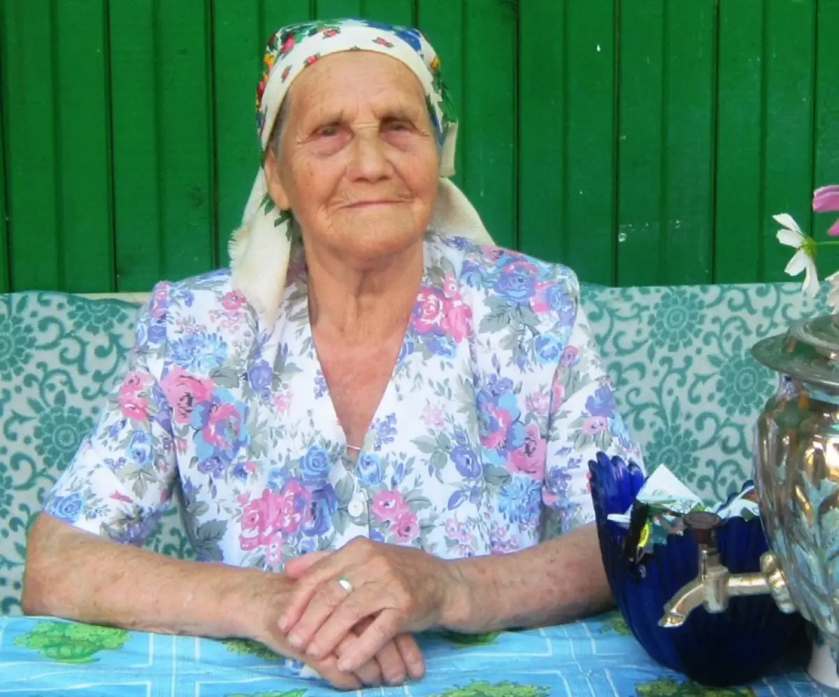 В Волотовском округе поздравляют с 95-летием труженицу тыла Пелагею Зайцеву