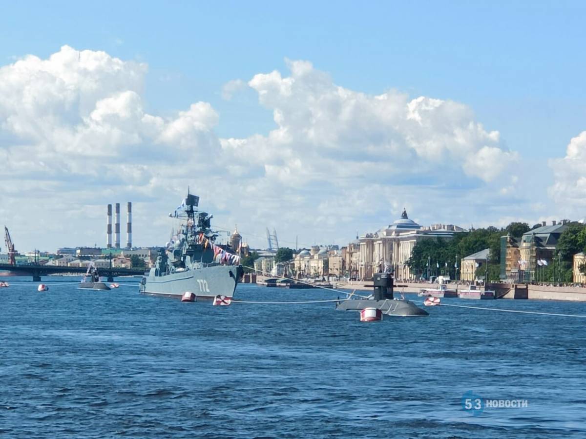 На фото Екатерины Верстюк: парад ко Дню ВМФ в Санкт-Петербурге, 2023 год.