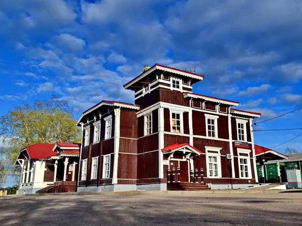 Легендарный вокзал в Боровичах
